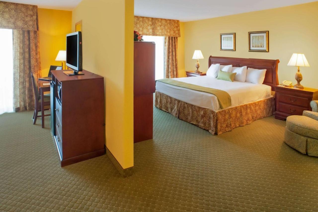 Clarion Hotel & Suites Convention Center Fredericksburg Exterior photo